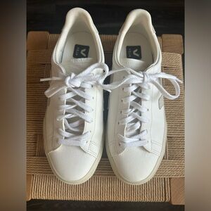 Veja Sneakers- Lightly Worn